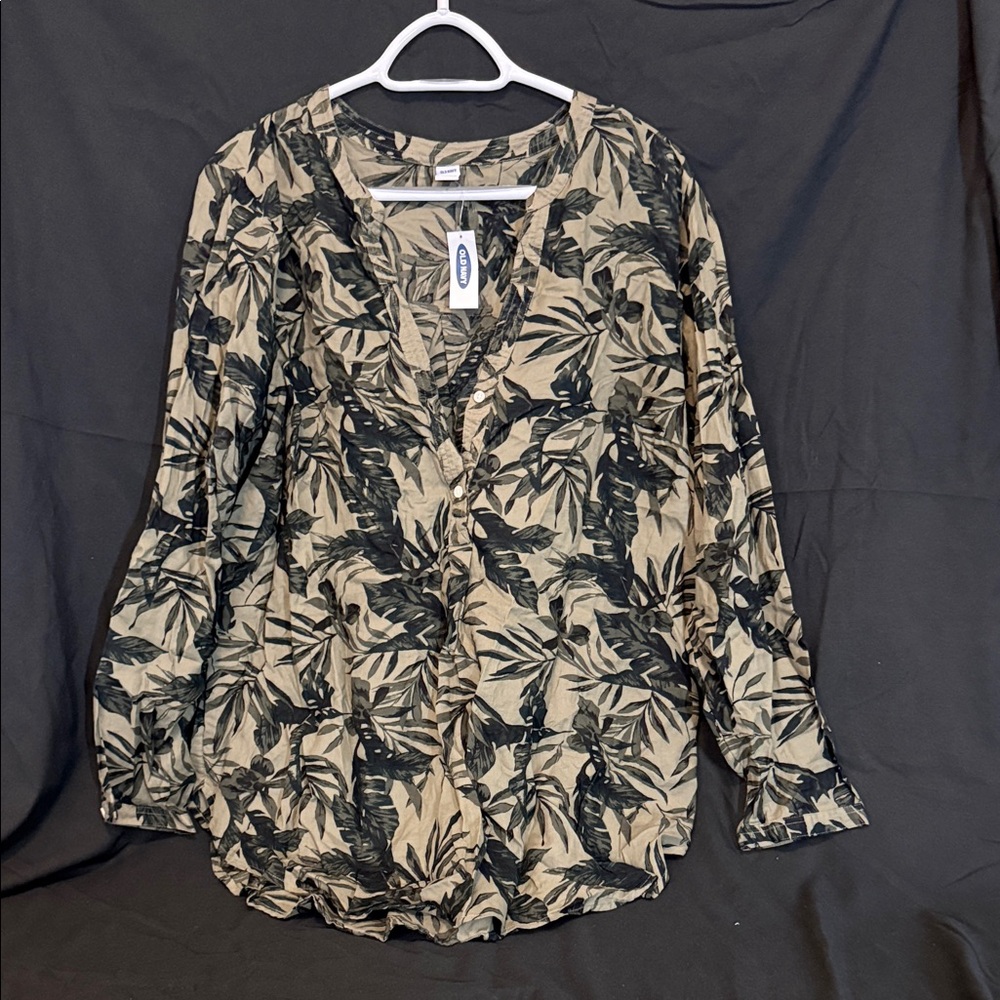 Old Navy Women's Button Down Shirt with Green and Black Leaf Design